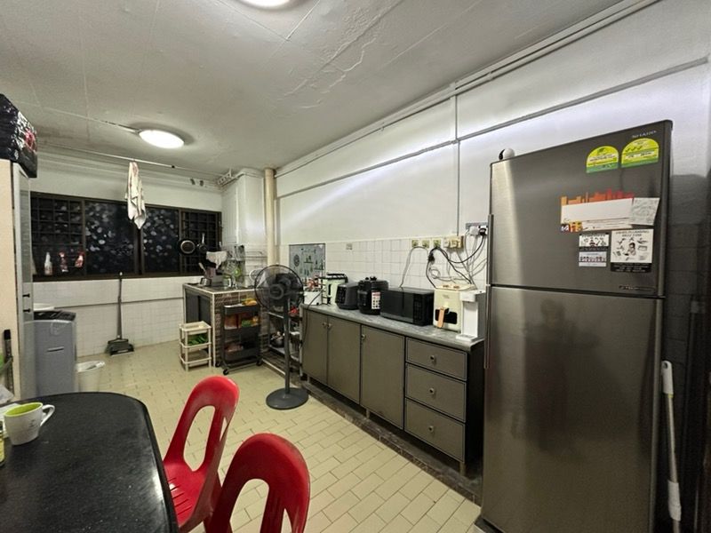 229 Bukit Batok East Avenue 3 HDB Apartment Room Rental, $450, 1 Bed 107 sqft $4.21 psf