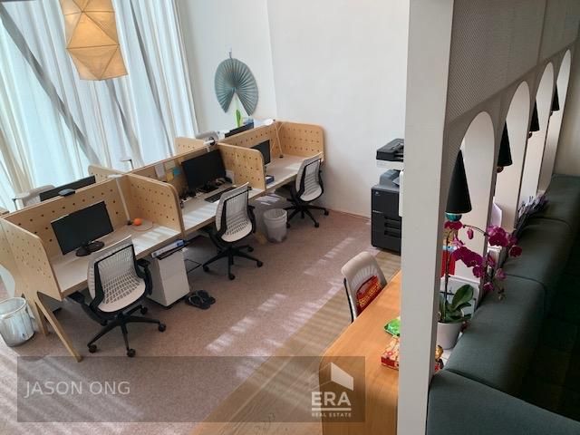 Fully Fitted Office With Loft & Cozy Renovations