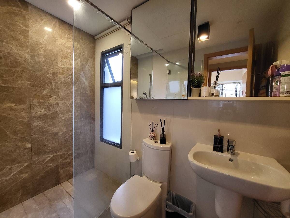 8 @ Woodleigh Condominium For Rent, $6,600, 3 Bed 3 Bath 1,335 sqft $4.94 psf