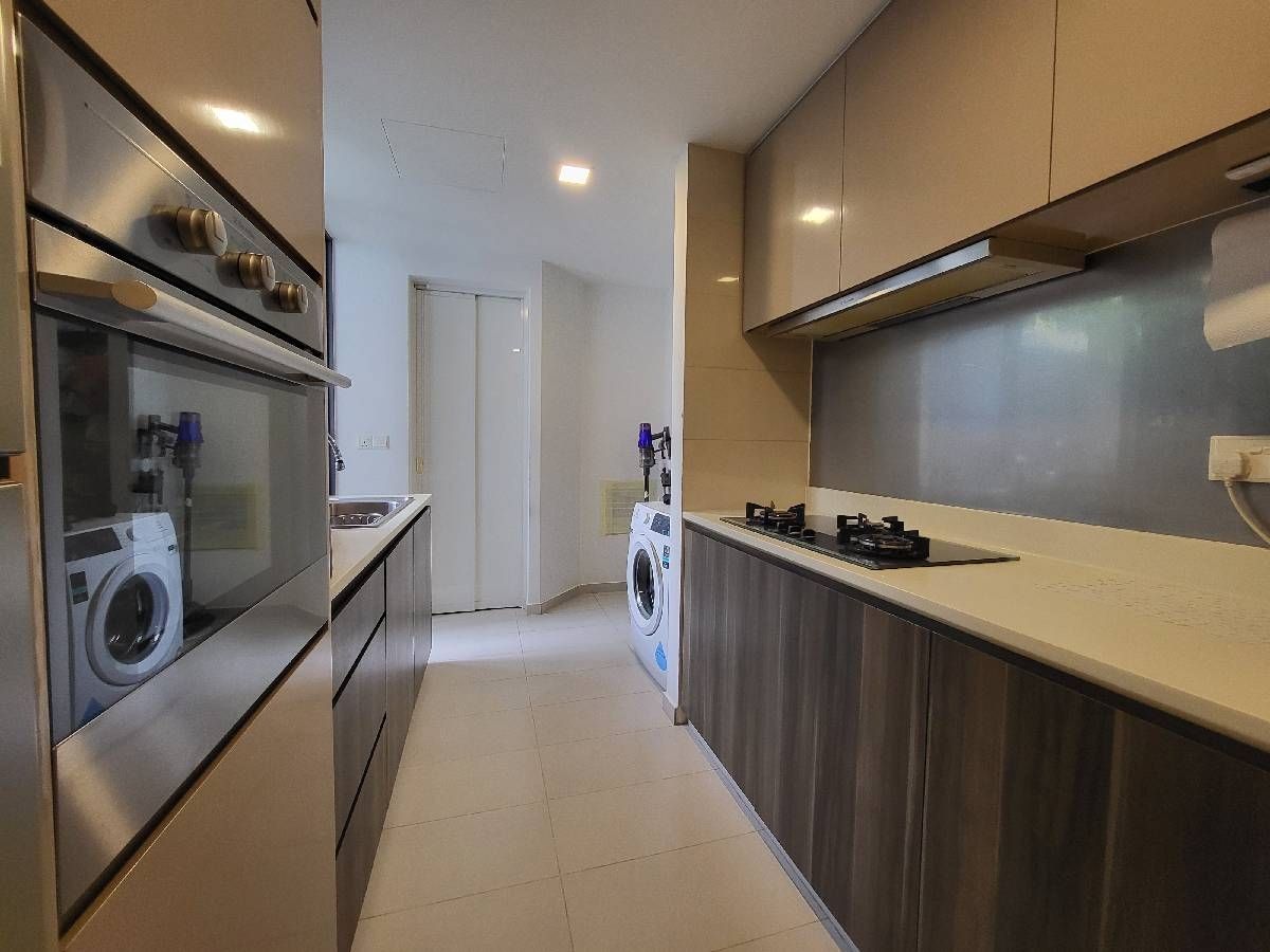8 @ Woodleigh Condominium For Rent, $6,600, 3 Bed 3 Bath 1,335 sqft $4.94 psf