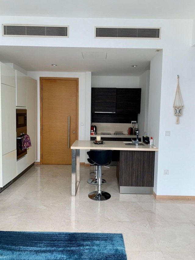 Martin Place Residences Condominium For Rent, $4,300, 1 Bed 1 Bath 592 sqft $7.26 psf