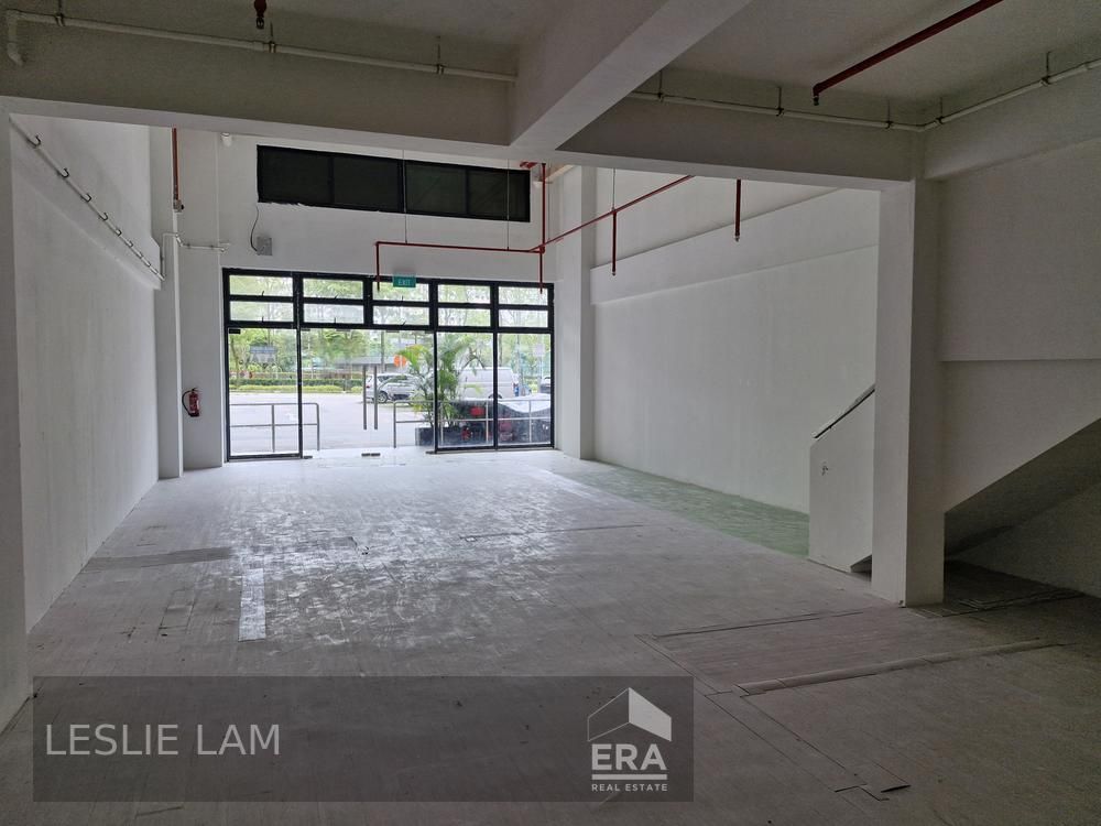 Ground Floor B1 Unit in Woodlands. High Ceiling and Direct Access.
