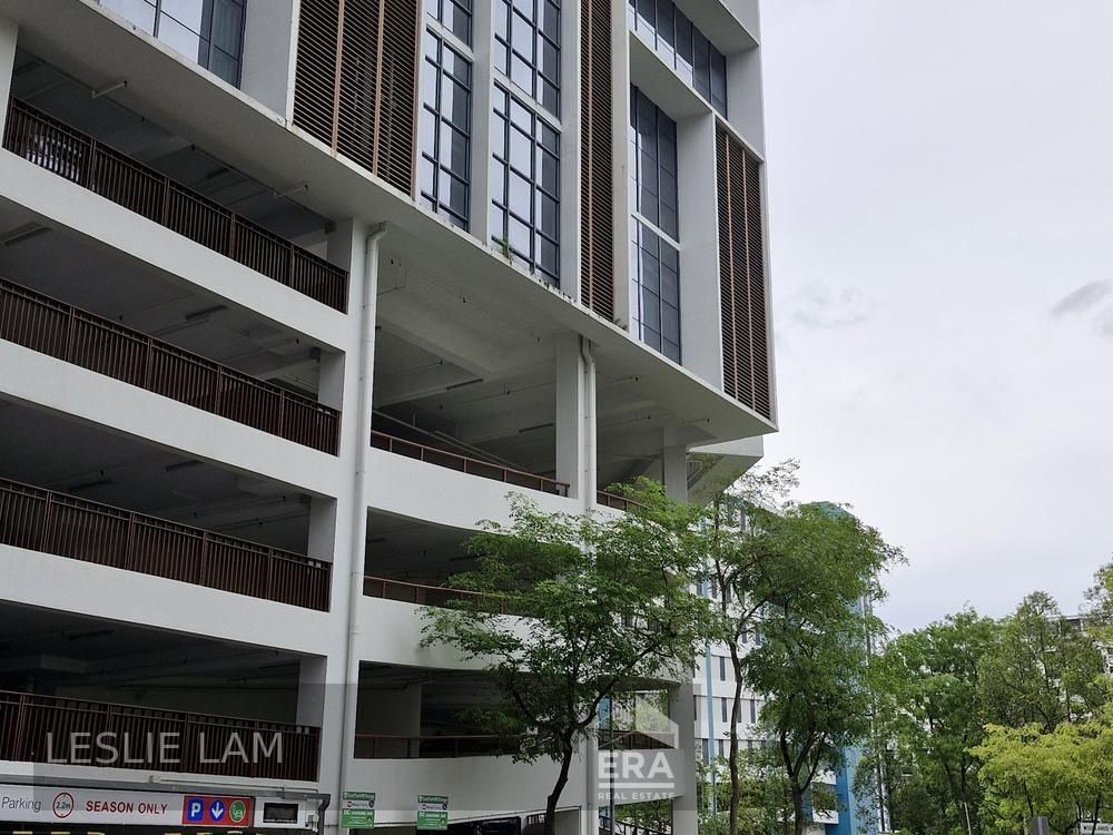 Ground Floor B1 Unit in Woodlands. High Ceiling and Direct Access.