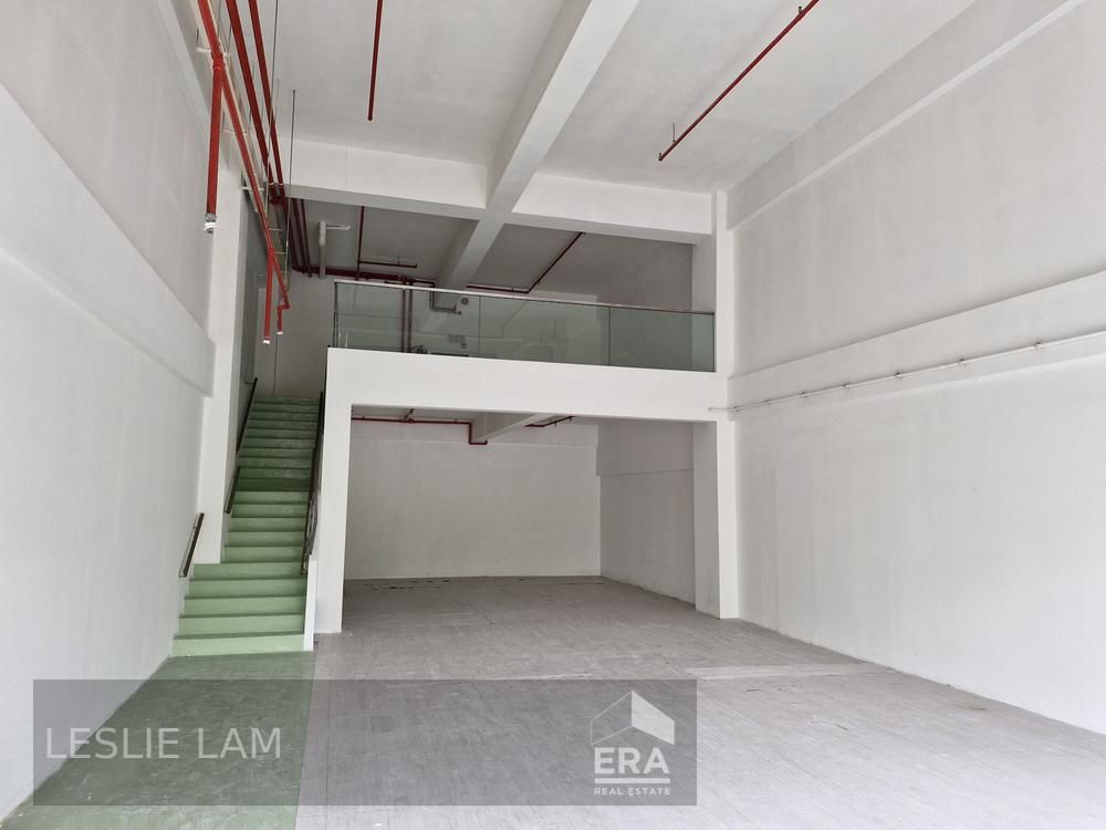 Ground Floor B1 Unit in Woodlands. High Ceiling and Direct Access.