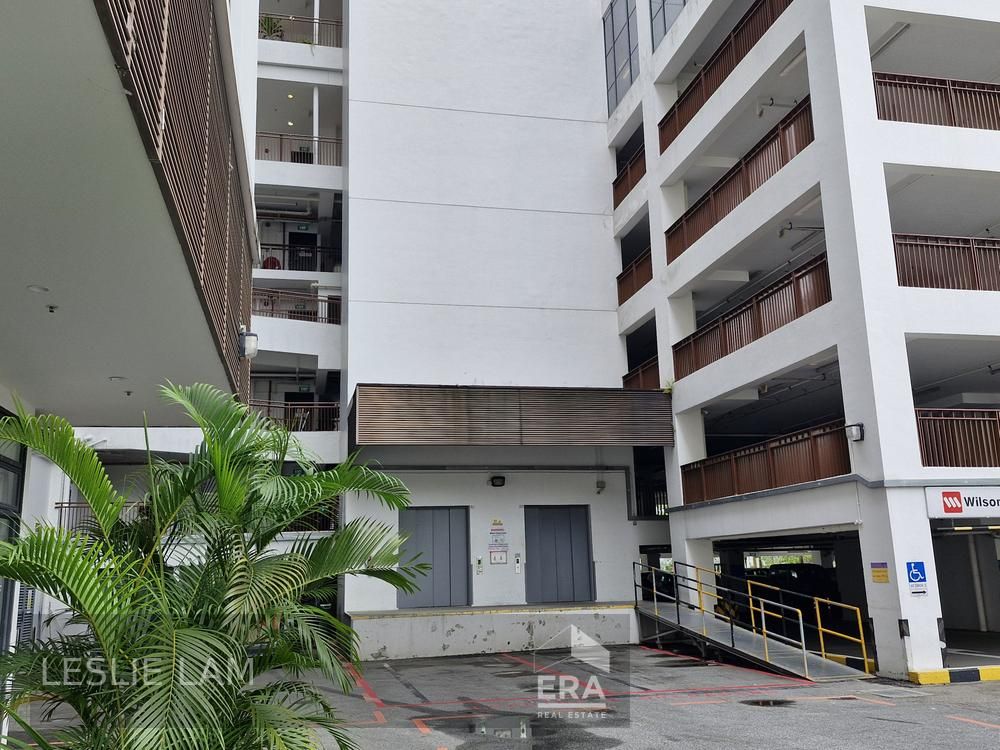Ground Floor B1 Unit in Woodlands. High Ceiling and Direct Access.