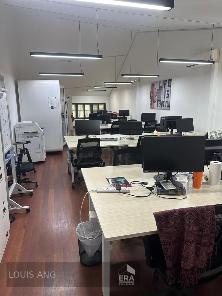 Good for Cooperate Image, Entire Three Storey for Fnb and Office