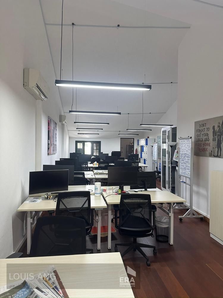 Good for Cooperate Image, Entire Three Storey for Fnb and Office