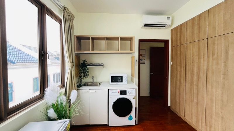 D'Manor Condominium Room Rental, $1,700, 1 Bed 1 Bath 450 sqft $3.78 psf