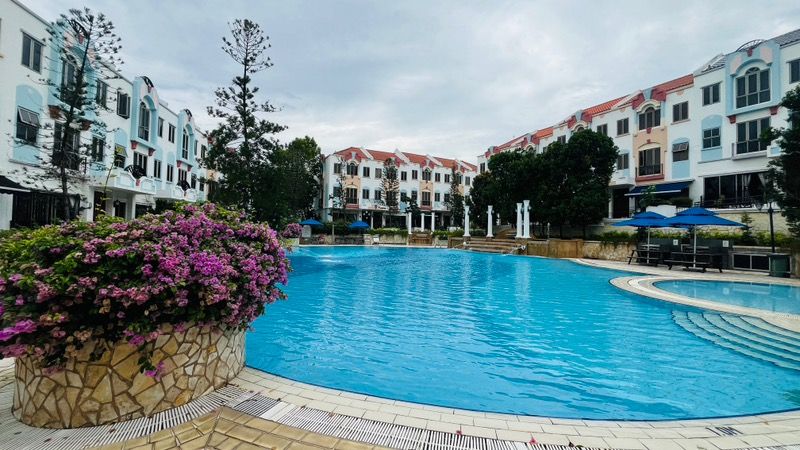 D'Manor Condominium Room Rental, $1,700, 1 Bed 1 Bath 450 sqft $3.78 psf