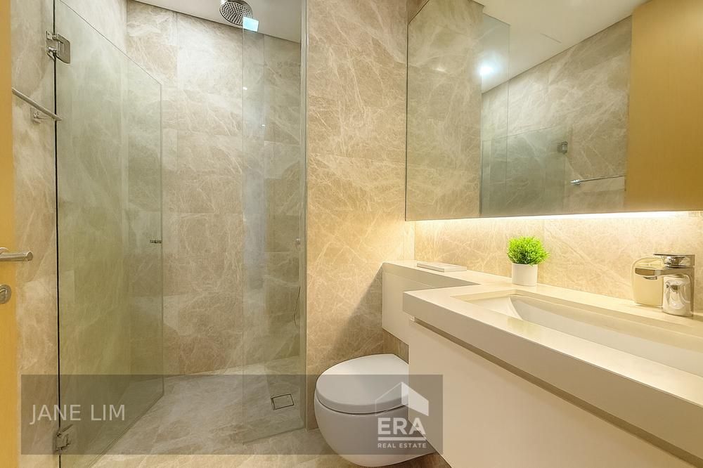 Minutes to Orchard Road, Mrt, Amenities. Overlooking Pool!