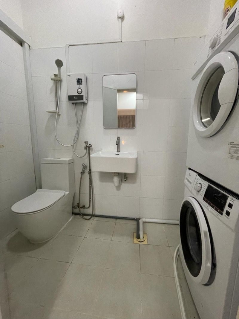 People's Park Complex Apartment Room Rental, $2,100, 1 Bed 1 Bath 300 sqft $7.00 psf