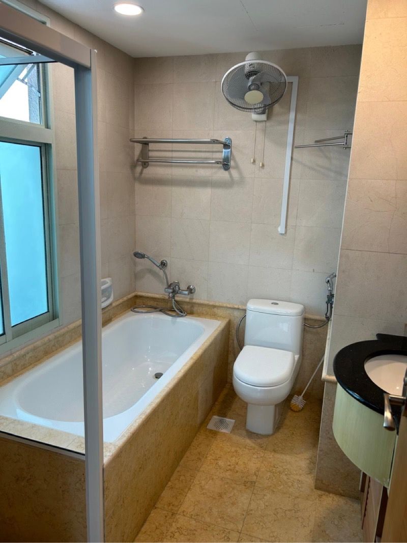 Queens Condominium Room Rental, $1,850, 1 Bed 1 Bath 180 sqft $10.28 psf