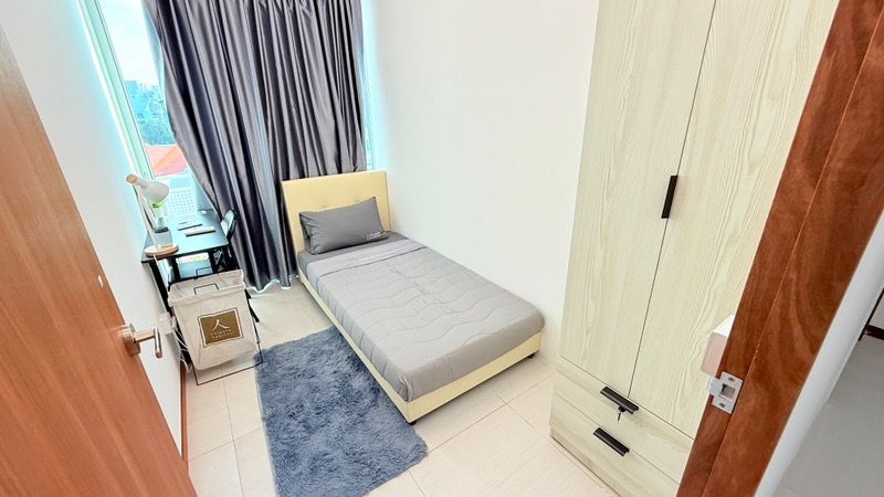 The Spectrum Condominium Room Rental, $1,350, 1 Bed 1 Bath 100 sqft $13.50 psf