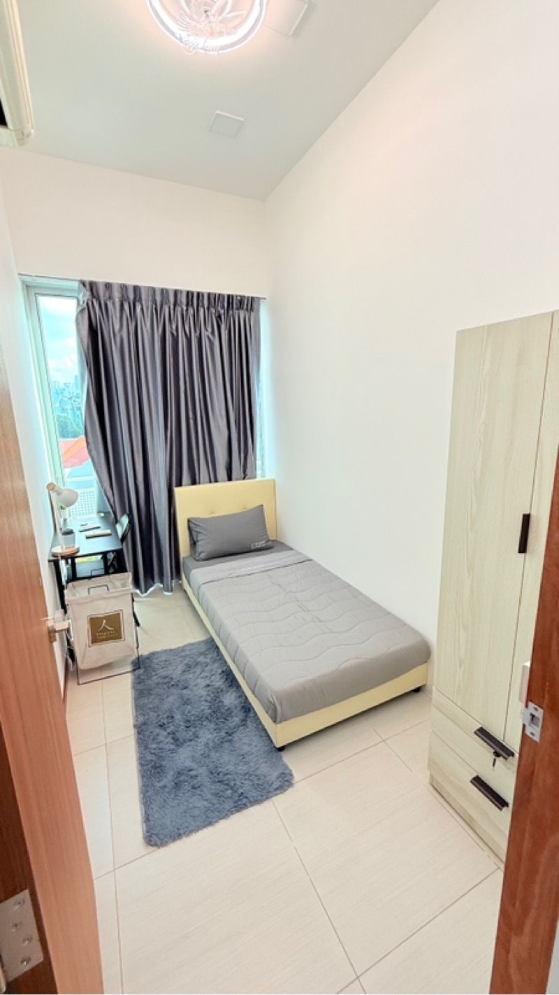 The Spectrum Condominium Room Rental, $1,350, 1 Bed 1 Bath 100 sqft $13.50 psf