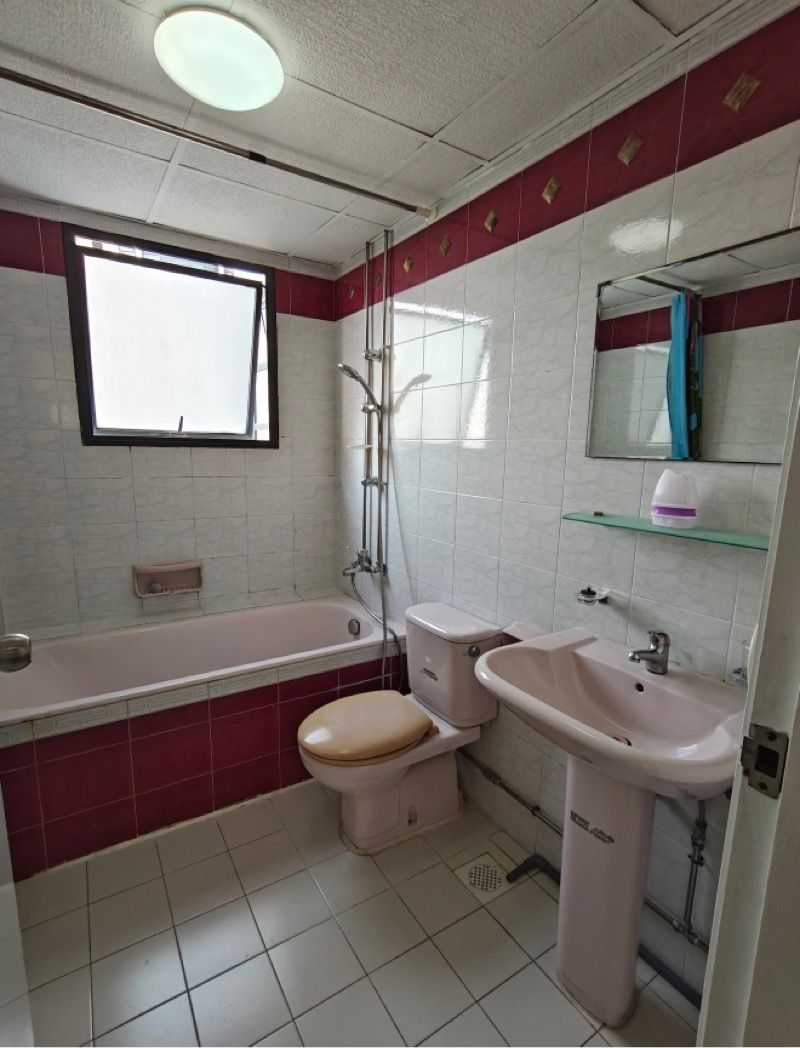 Central Green Condominium Room Rental, $1,150, 1 Bed 1 Bath 100 sqft $11.50 psf