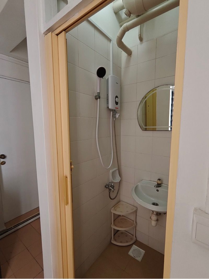 Central Green Condominium Room Rental, $1,150, 1 Bed 1 Bath 100 sqft $11.50 psf