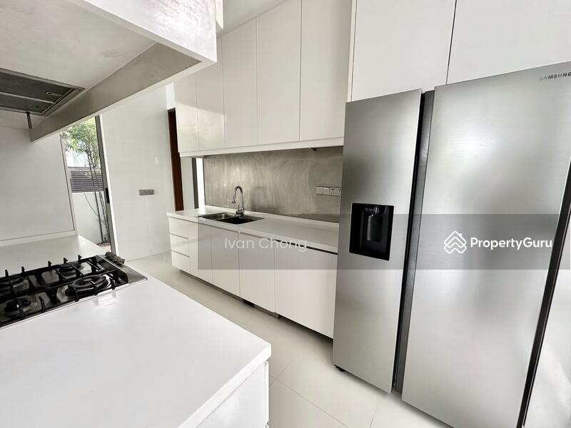 Detached for Rent, Modern Villa with 6 bedrooms, infinity pool, jacuzzis and private berth, SGD 33,000 | 99-year Leasehold