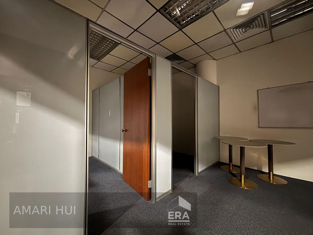 Prop-GPT: Office:   Eu Tong Sen Street Furama City Centre Singapore For Rent