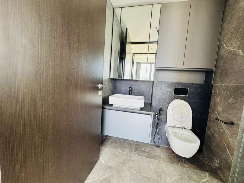 Condominium for Rent, Irwell Hill Residences Condominium For Rent, $5,000, 2 Bed 1 Bath 614 sqft $8.14 psf, SGD 5,000 | 99-year Leasehold