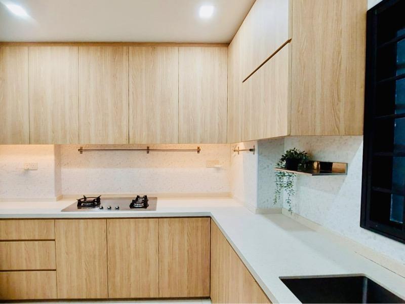 Prop-GPT: Condominium: D05  Dover Parkview