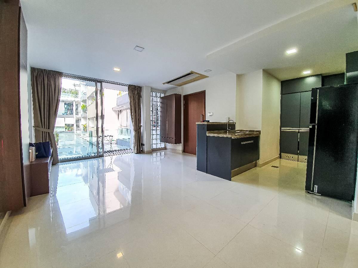 Prop-GPT: Condominium: D10  DLV