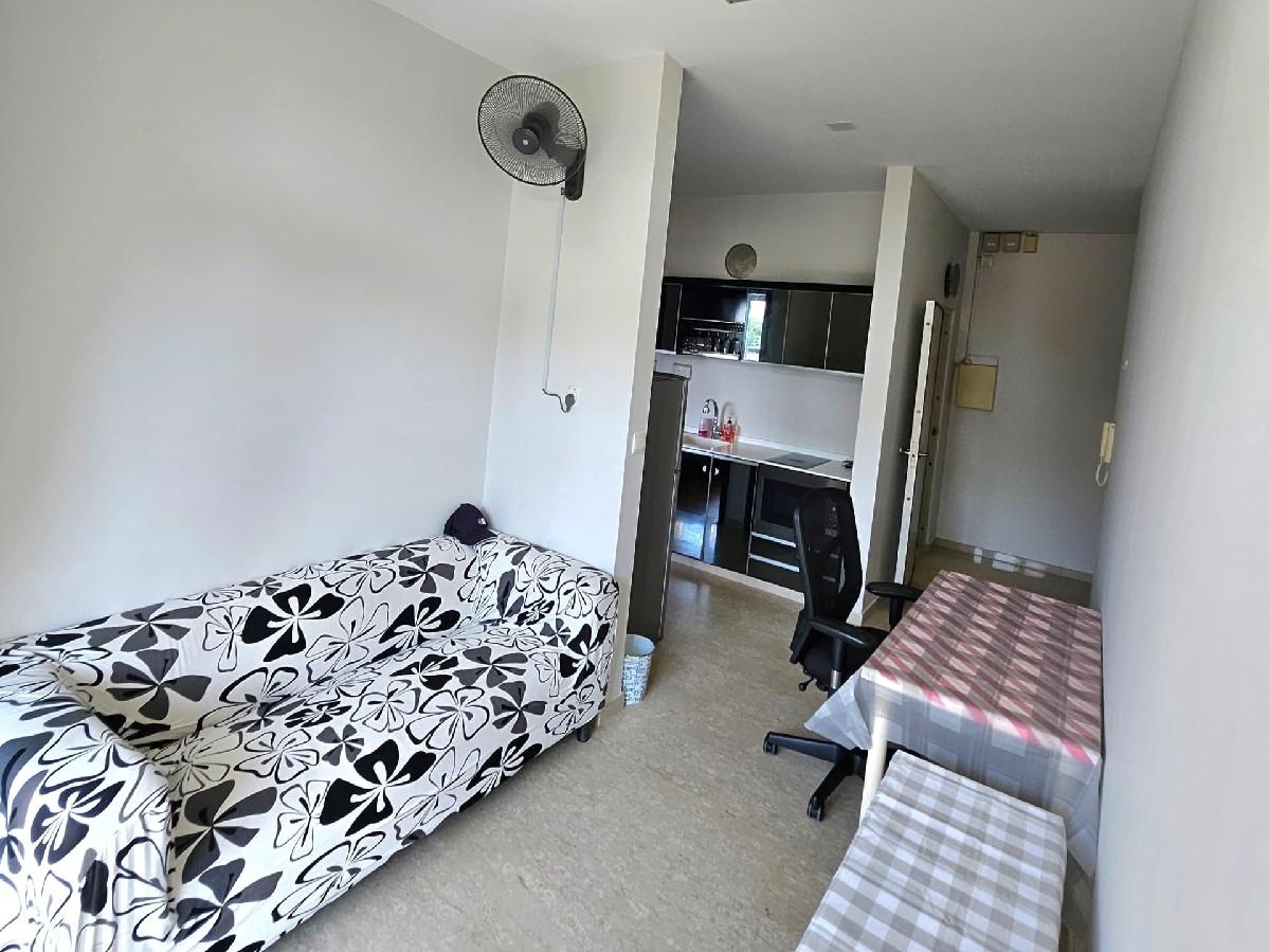 Condominium for Rent: D16, 486397