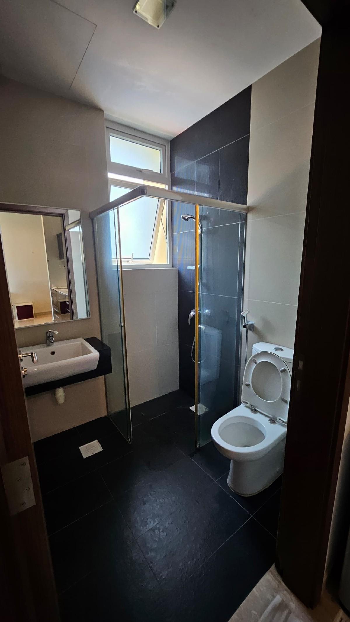 Condominium for Rent: D16, 486397