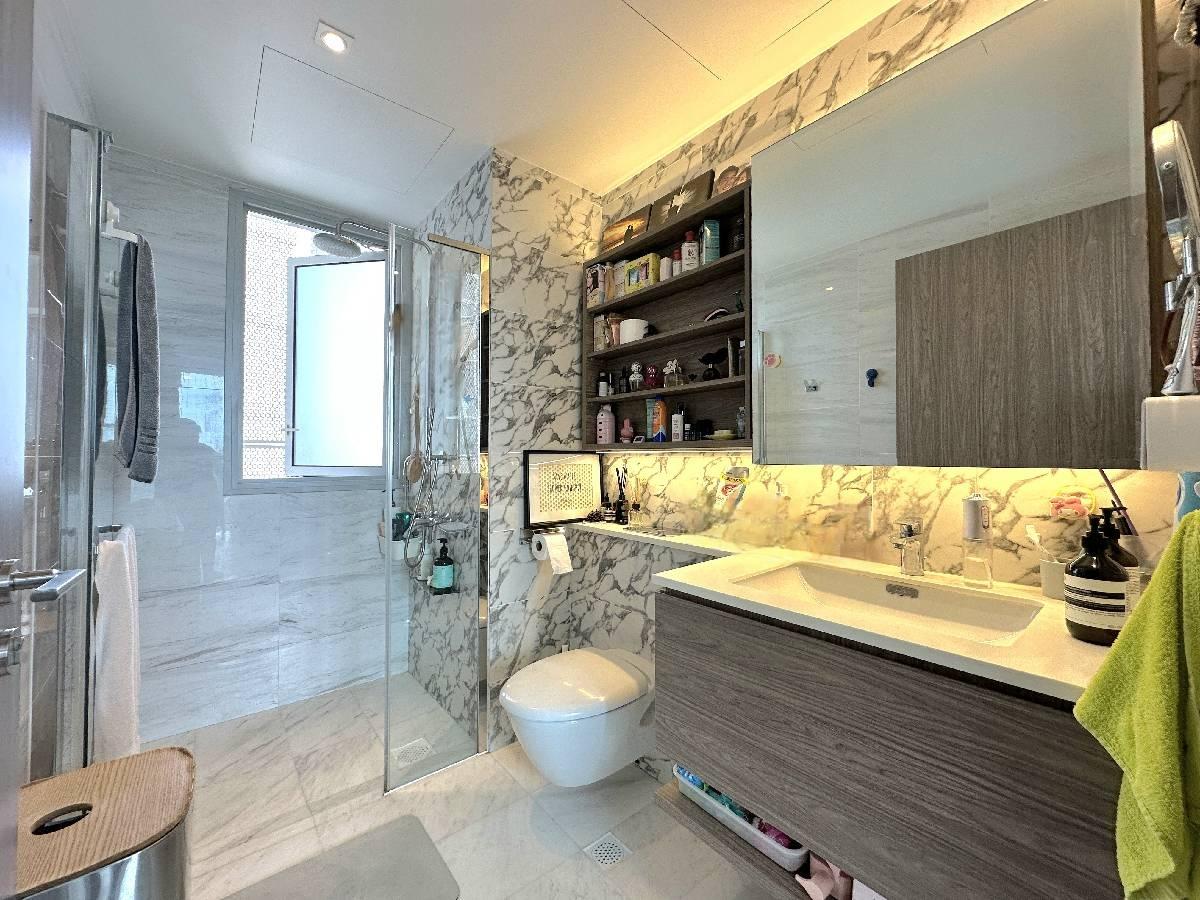 Condominium for Rent, Queens Peak Condominium For Rent, $6,350, 3 Bed 2 Bath 937 sqft $6.78 psf, SGD 6,350 | 99-year Leasehold