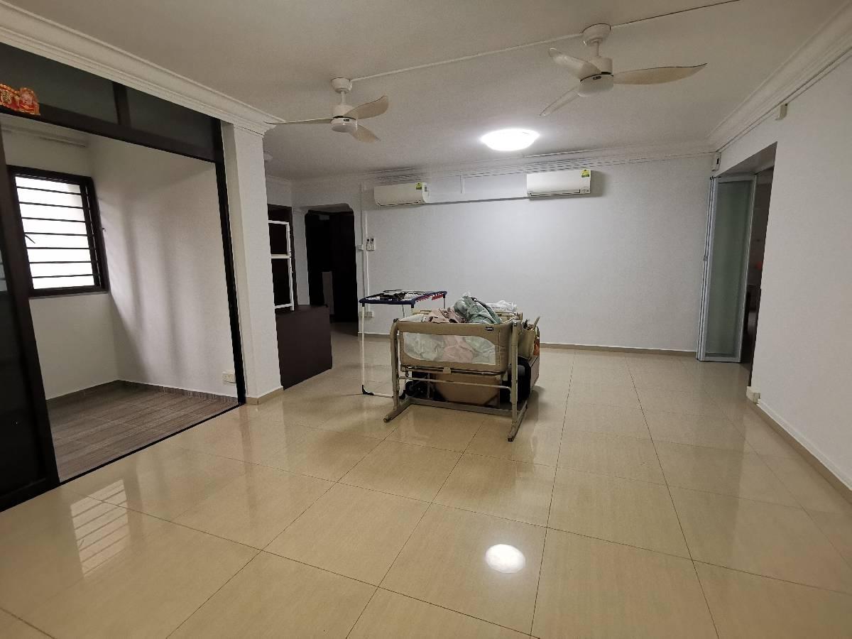 Prop-GPT: HDB Apartment: D22 Boon Lay 648A Jurong West Street 61