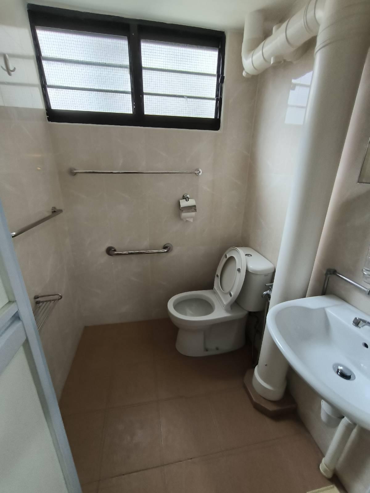 HDB Apartment for Rent, 130 Ang Mo Kio Avenue 3 HDB Apartment For Rent, $3,200, 2 Bed 2 Bath 786 sqft $4.07 psf, SGD 3,200 | 99-year Leasehold