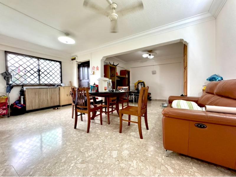 Prop-GPT: HDB Apartment: D20 Ang Mo Kio 627 Ang Mo Kio Avenue 9