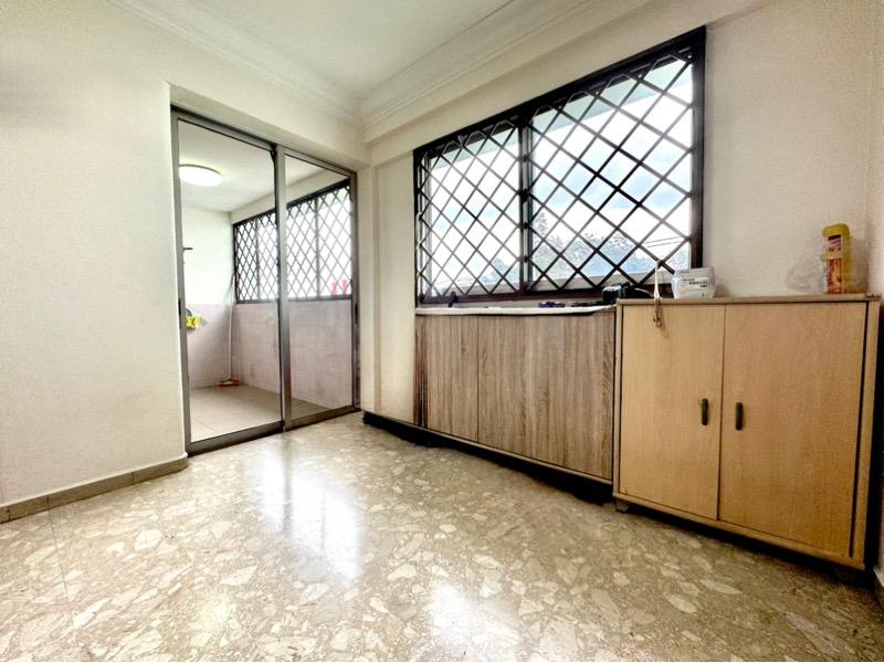 HDB Apartment for Rent, 627 Ang Mo Kio Avenue 9 HDB Apartment For Rent, $4,200, 4 Bed 2 Bath 1,367 sqft $3.07 psf, SGD 4,200 | 99-year Leasehold