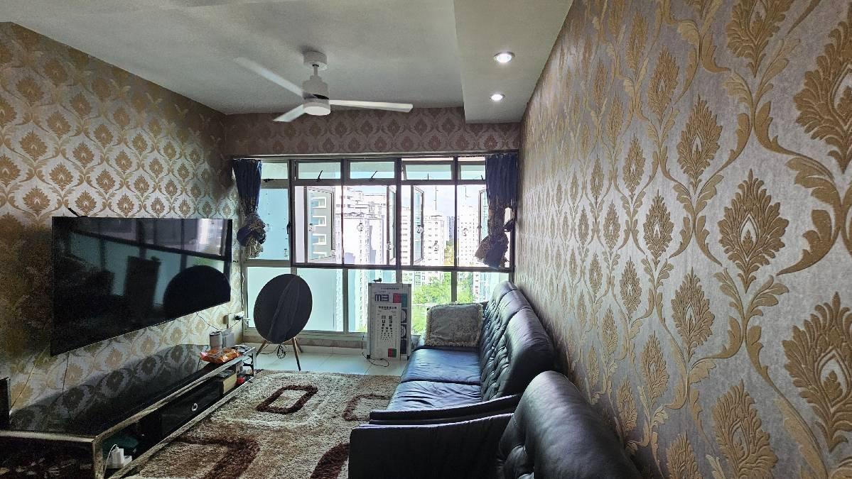 Prop-GPT: HDB Apartment: D19 Punggol 176D Edgefield Plains