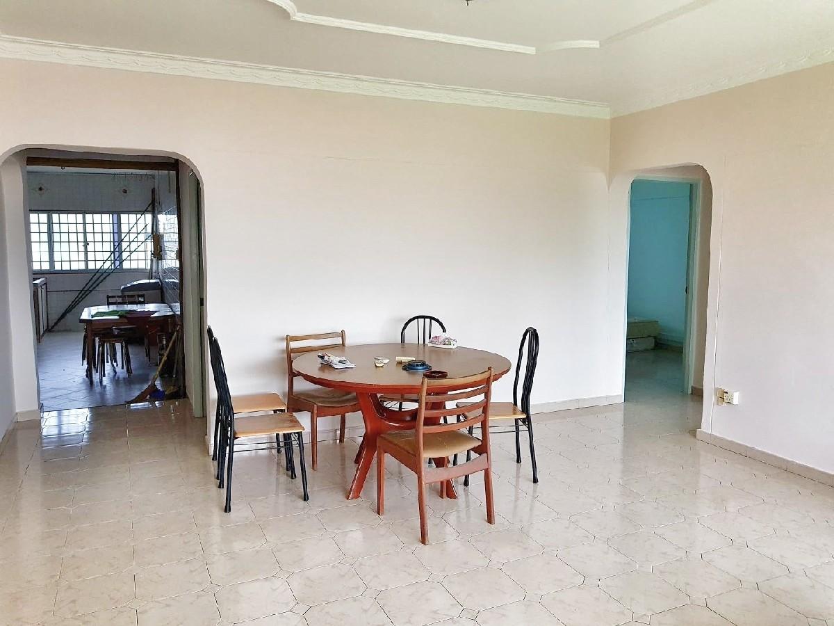 Prop-GPT: HDB Apartment: D23 Bukit Batok 204 Bukit Batok Street 21