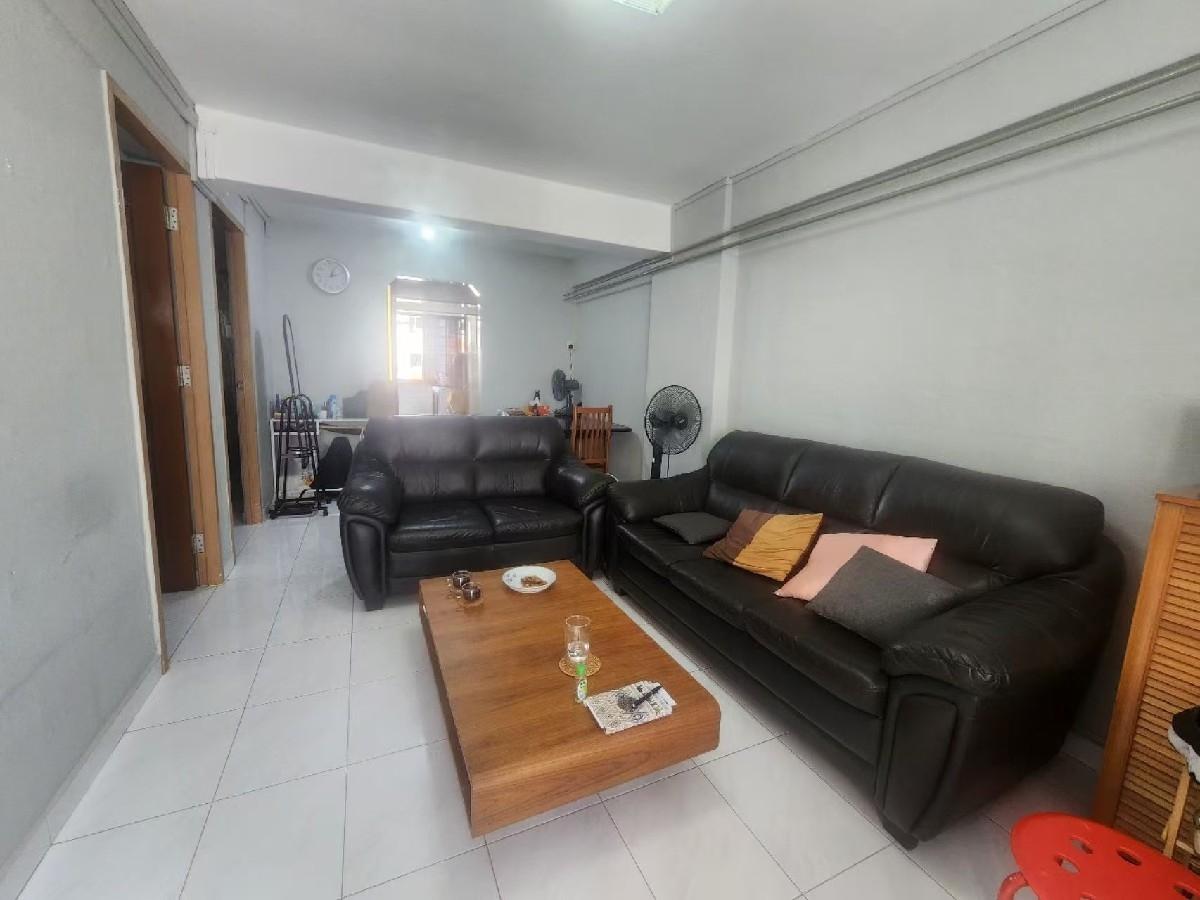 Prop-GPT: HDB Apartment: D02  4 Tanjong Pagar Plaza