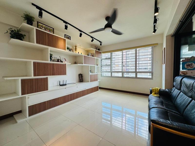 Prop-GPT: HDB Apartment: D13  17B MacPherson Residency