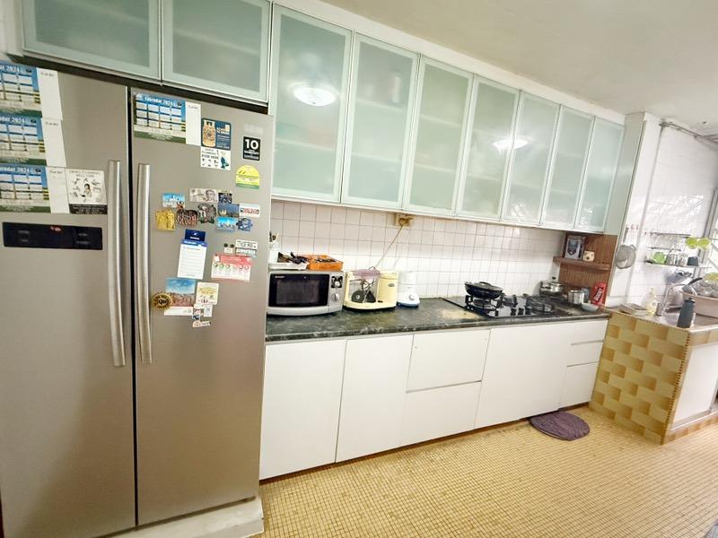 Prop-GPT: HDB Apartment: D19  125 Hougang Avenue 1