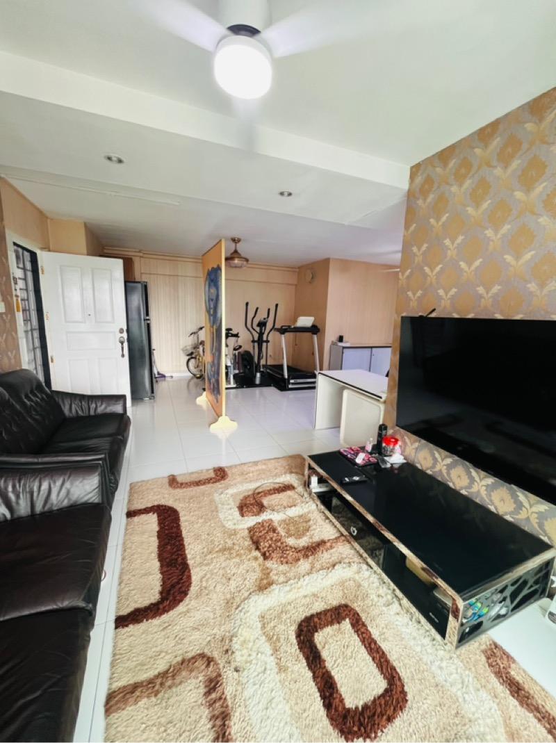 Prop-GPT: HDB Apartment: D19 Punggol 176D Edgefield Plains