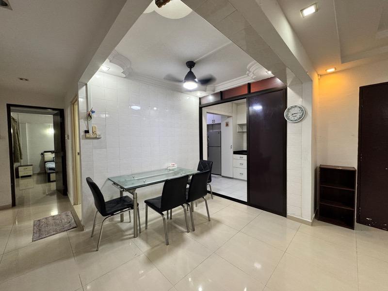 Prop-GPT: HDB Apartment: D22  279 Toh Guan Road