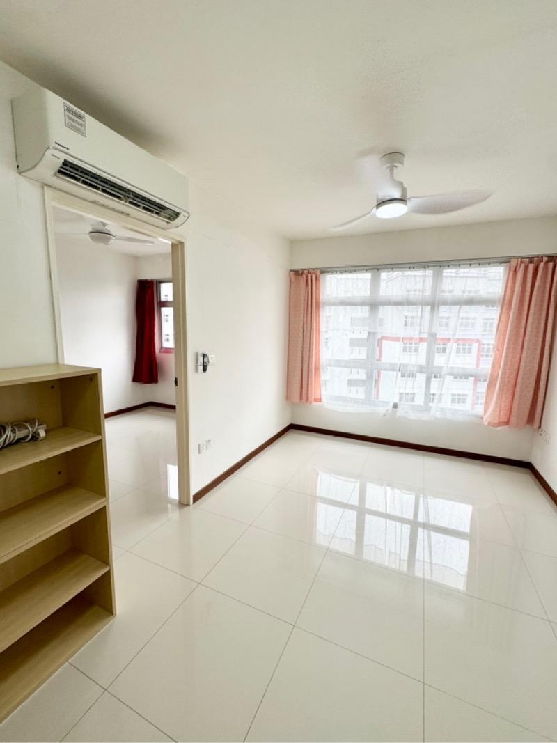 Prop-GPT: HDB Apartment: D25  693B Woodlands Avenue 6