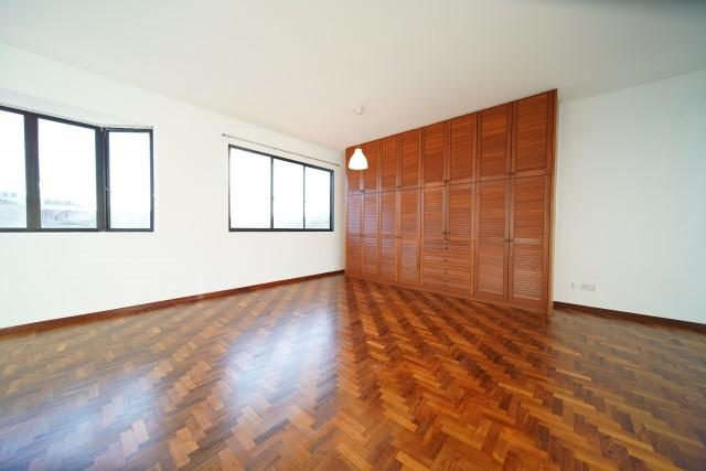 Corner Terrace for Rent, 50 Phillips Ave Corner Terrace For Rent, $7,680, 5 Bed 3 Bath 2,700 sqft $2.45 psf, SGD 7,680 | 999-year Leasehold