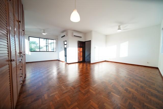Corner Terrace for Rent, 50 Phillips Ave Corner Terrace For Rent, $7,680, 5 Bed 3 Bath 2,700 sqft $2.45 psf, SGD 7,680 | 999-year Leasehold