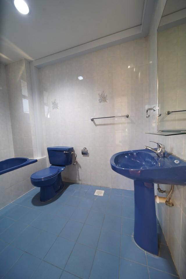 Corner Terrace for Rent, 50 Phillips Ave Corner Terrace For Rent, $7,680, 5 Bed 3 Bath 2,700 sqft $2.45 psf, SGD 7,680 | 999-year Leasehold