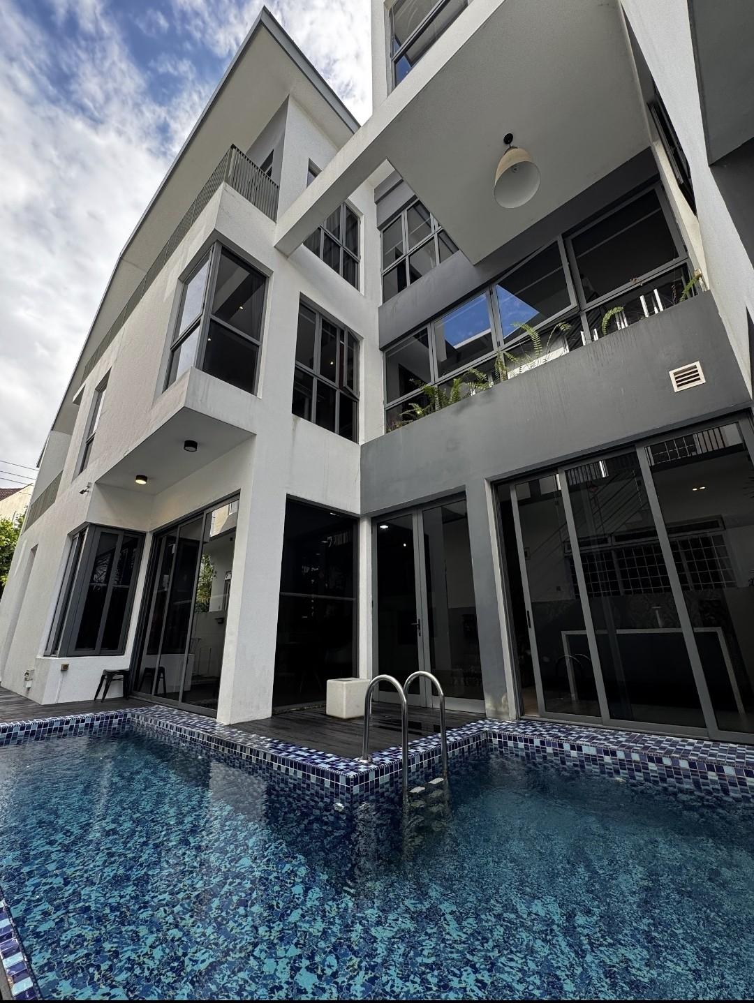 Prop-GPT: Semi-Detached: D28  SELETAR HILLS ESTATE