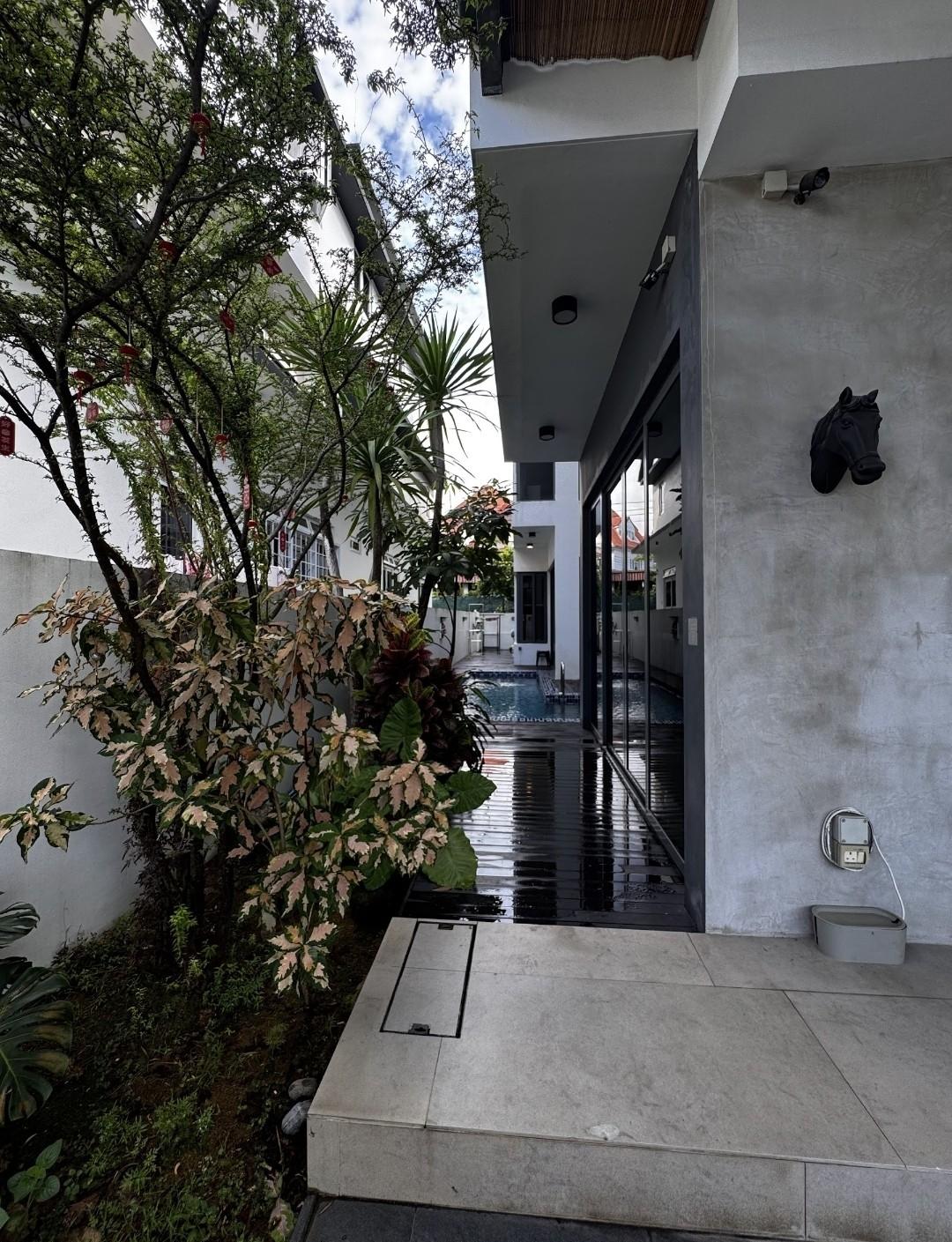 Semi-Detached for Rent, SELETAR HILLS ESTATE Semi-Detached House For Rent, $11,000, 6 Bed 7 Bath 6,000 sqft $3.19 psf, SGD 11,000 | Freehold