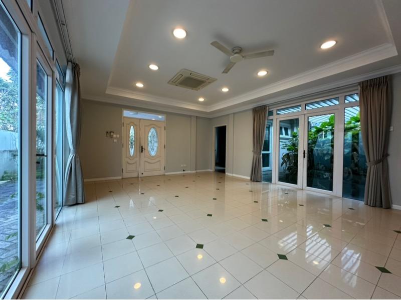 Semi-Detached for Rent, Ripley Crescent Semi-Detached House For Rent, $13,000, 5 Bed 3 Bath 3,300 sqft $3.94 psf, SGD 13,000 | 999-year Leasehold