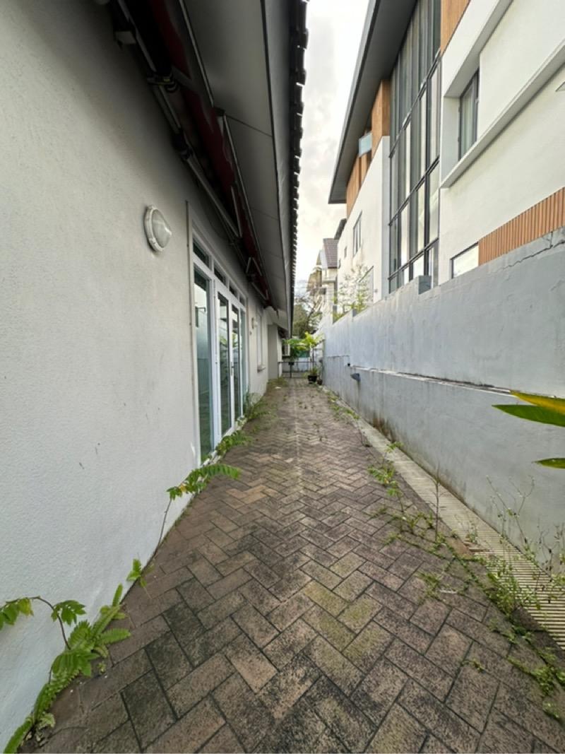 Semi-Detached for Rent, Ripley Crescent Semi-Detached House For Rent, $13,000, 5 Bed 3 Bath 3,300 sqft $3.94 psf, SGD 13,000 | 999-year Leasehold