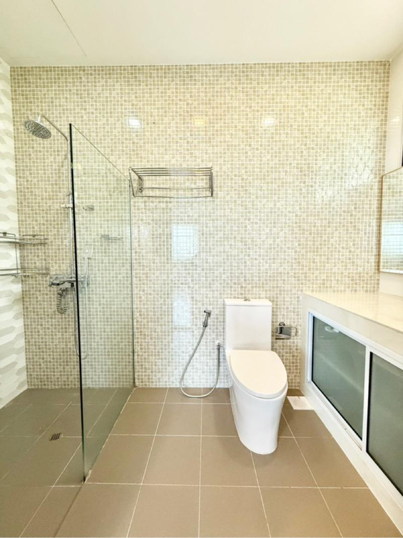 Semi-Detached for Rent, The Inglewood Semi-Detached House For Rent, $9,900, 5 Bed 4 Bath 4,900 sqft $2.04 psf, SGD 9,900 | Freehold