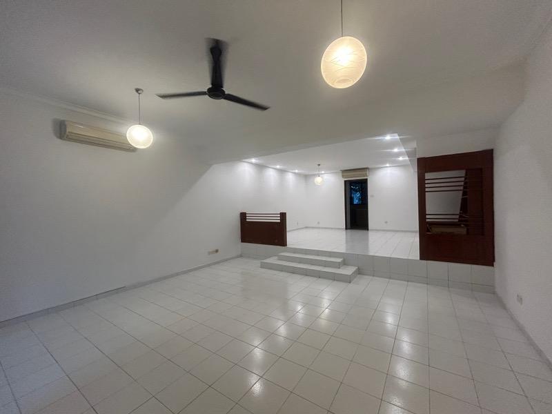 Prop-GPT: Terrace: D10  CORONATION ROAD