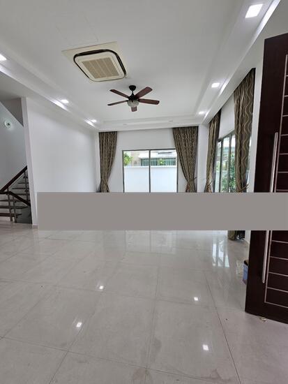 Prop-GPT: Semi-Detached: D20  Clover Avenue
